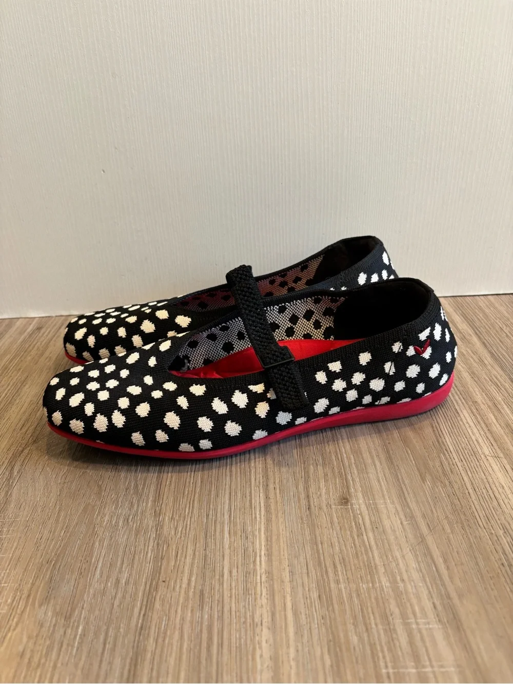 Vivaia chic black